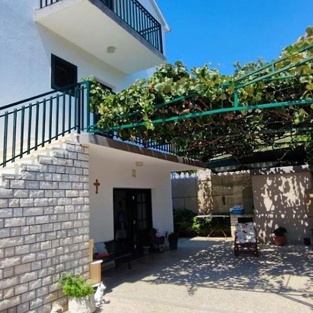 מרינה Apartments Racetin מראה חיצוני תמונה