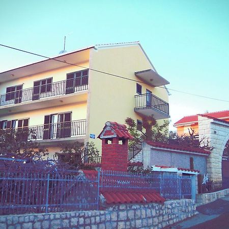 מרינה Apartments Racetin מראה חיצוני תמונה