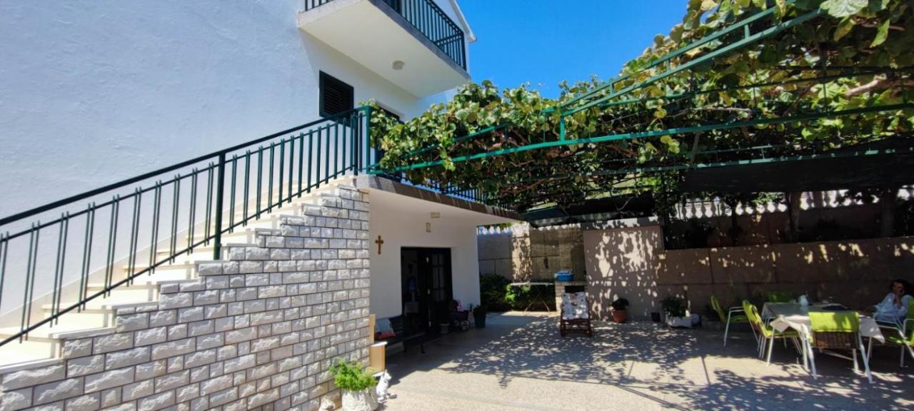 מרינה Apartments Racetin מראה חיצוני תמונה