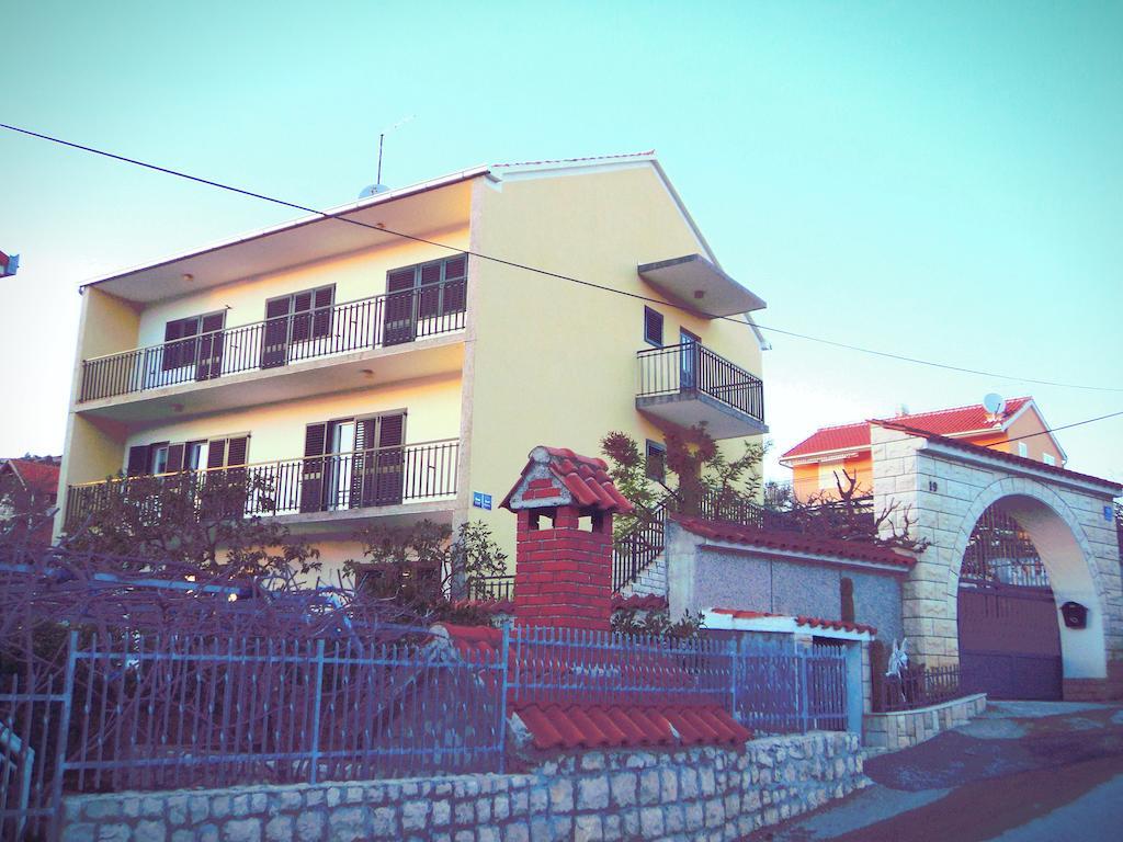 מרינה Apartments Racetin מראה חיצוני תמונה