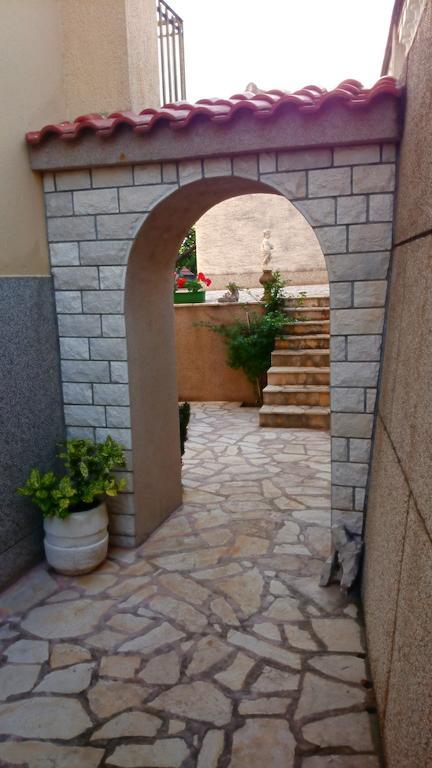 מרינה Apartments Racetin מראה חיצוני תמונה