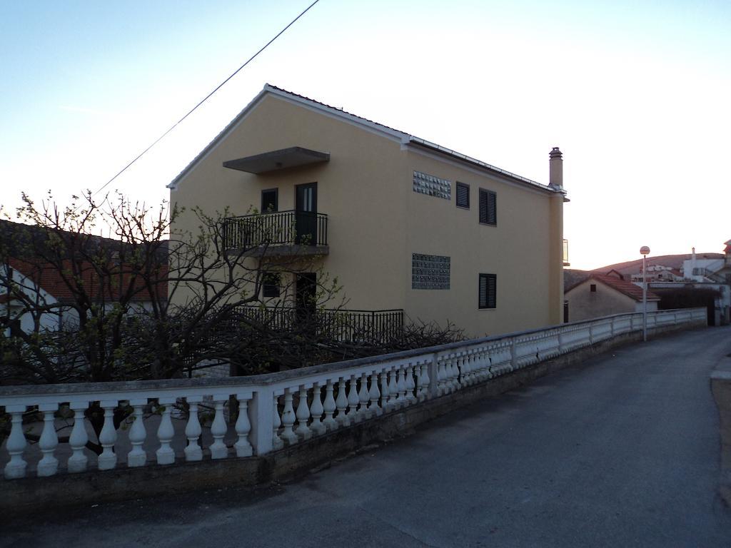 מרינה Apartments Racetin מראה חיצוני תמונה
