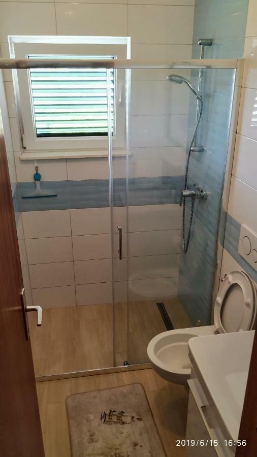 מרינה Apartments Racetin מראה חיצוני תמונה